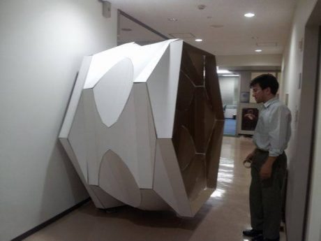 筑波大学大学院 システム情報工学研究科 准教授 三谷 純氏がコンピューターで設計する立体「おりがみアート」を会場に展示