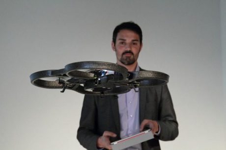 Parott社がAR.Drone 2.0を国内発表。宙返り、HD録画、共有に対応【本田】