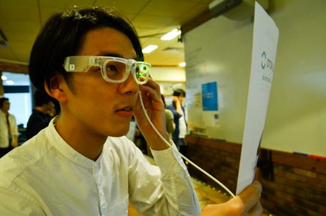 OTON GLASS　見ている文字を音に変換するメガネ