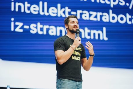 キーノートスピーチを務めたデータサイエンティストのPavel Pleskov氏（H2O.ai）